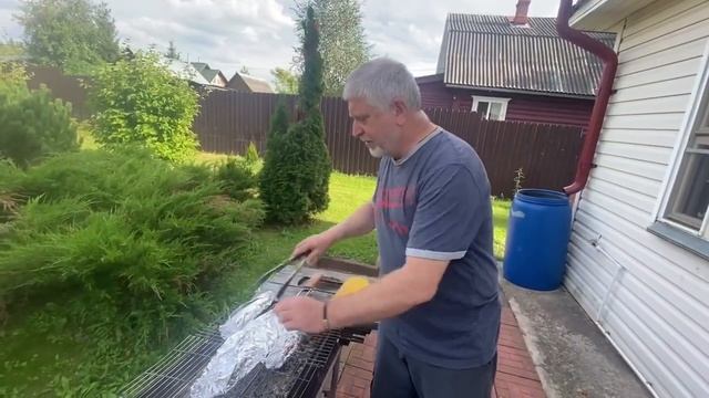 Королевские бутерброды с рыбой и кукуруза на мангале смотреть онлайн