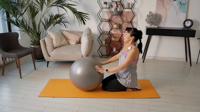 Пилатес для спины. Упражнения для спины. Комплекс с фитболом. Правильная осанка. Укрепление спины. смотреть онлайн