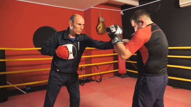 Как правильно наносить правый прямой удар? смотреть онлайн
