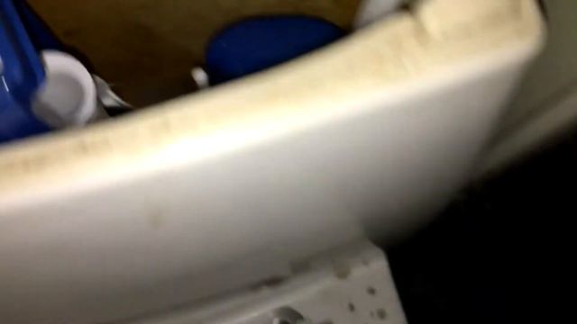 100%-й СПОСОБ УБРАТЬ ПОДТЕКАНИЕ БОЧКА УНИТАЗА СВОИМИ РУКАМИ | СЭКОНОМИЛ ДЕНЬГИ смотреть онлайн