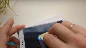 Как наклеить защитную пленку на телефон Xiaomi