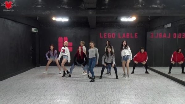 MOMOLAND(모모랜드) - "뿜뿜(BBoom BBoom)" Dance Practice