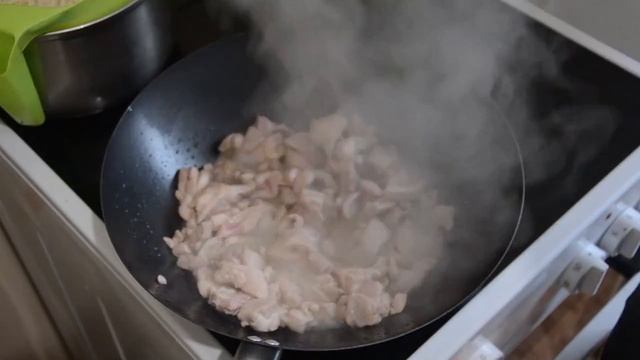 Лапша удон в сковороде вок wok с курицей и овощами Большая порция смотреть онлайн