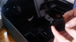 Видео: Как правильно вставить картридж в принтер?
