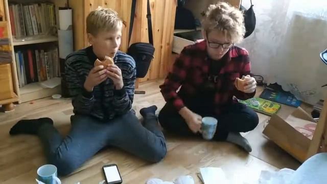 Не трендовый челлендж \ 10 гамбургеров за 10 минут (ДА ЩАС) смотреть онлайн