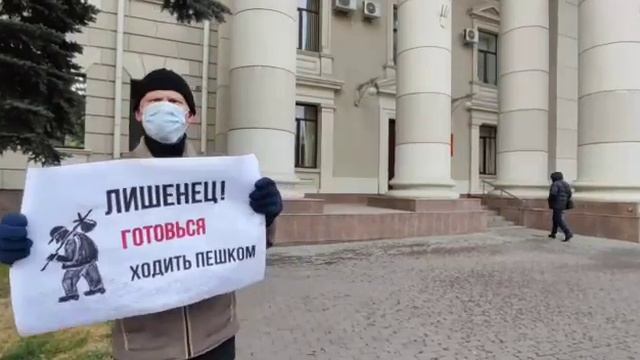 Волгоградец у обладминистрации яркой речью призвал отменить QR-коды смотреть онлайн