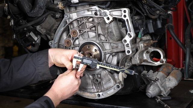Part 4 - Clutch & Flywheel removal and Refitting on a Peugeot EP6 THP Prince engine Mini N12 N13 N1 смотреть онлайн