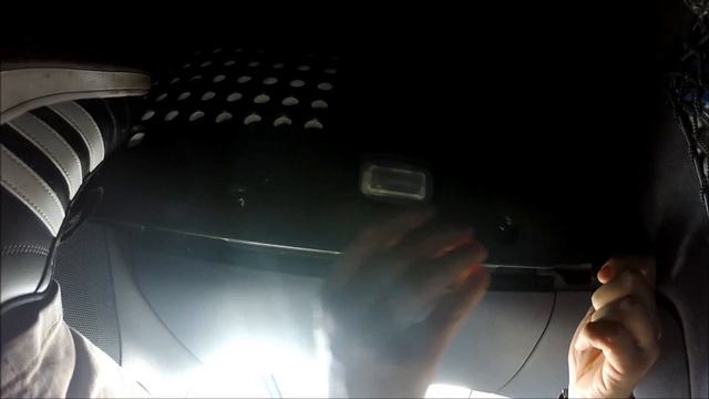 Mercedes E Klasse W211 / S211 Handschuhefach Dämpfer Reparieren. смотреть онлайн