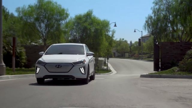 Обзор Hyundai IONIQ Electric 2020 года (с батареей 38,3 кВт⋅ч) смотреть онлайн
