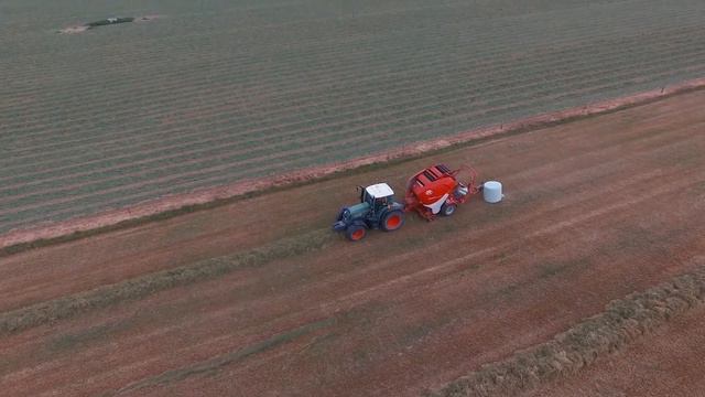 Lely Hibiscus 1515 CD Profi 4 Rotor Rake With Welger RPC 445 Tornado