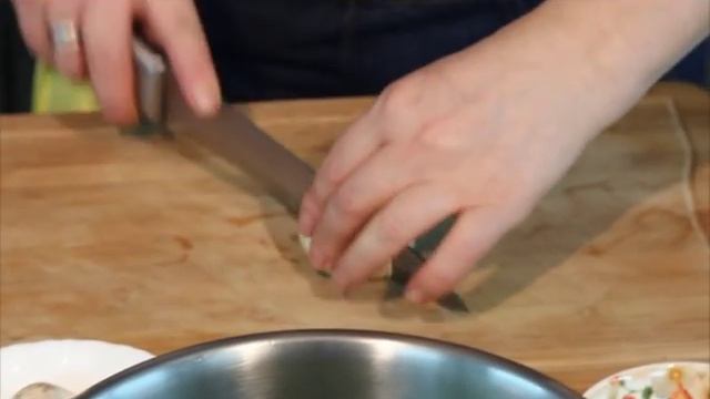 Программа "Вкусный акцент". Готовим свинину в сливочном соусе с грибами. Гостиница "Виктория". смотреть онлайн