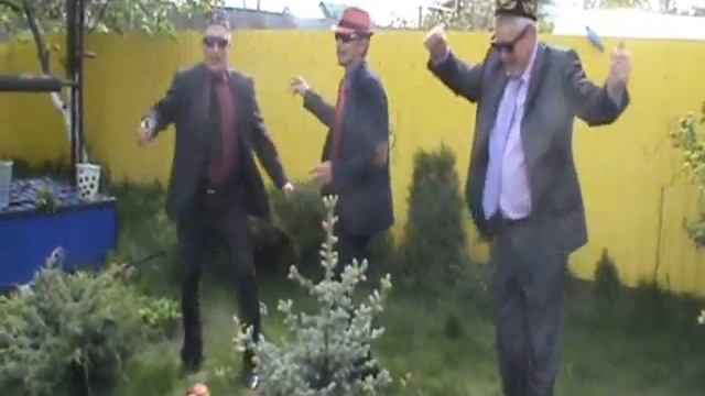 Женщина,а я танцую!Варненские ребята зажигают... смотреть онлайн