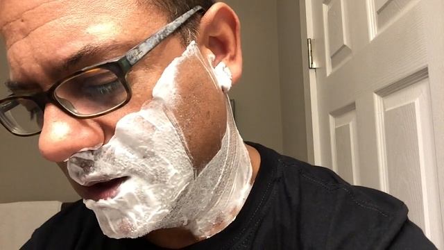 Gillette Mach3 v. Walgreens EASYFIT 3 Razor | shave wars смотреть онлайн