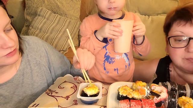 Мукбанг/ Роллы и суши/ Семейный стол/ Приятного просмотра ❤ ❤ ❤ ❤ смотреть онлайн