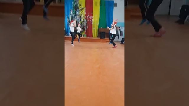 ТАНЕЦ НА НОВЫЙ ГОД. смотреть онлайн
