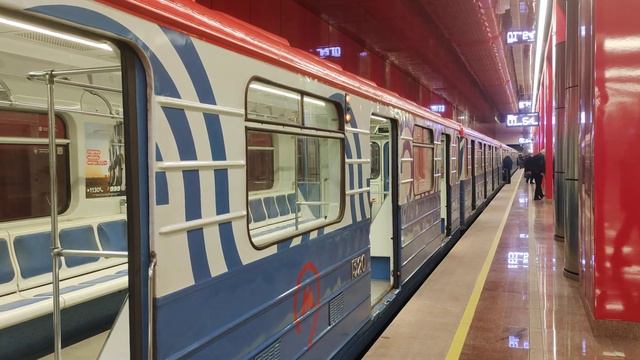 [Ultra HD] Метросостав 81-717.5М/81-714.5М "Номерной", маршрут №55 смотреть онлайн