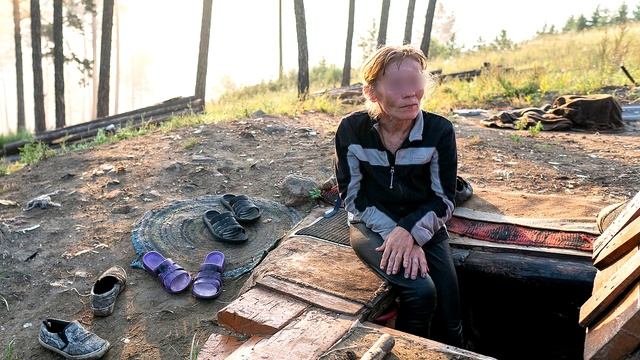 Уже ТРИ ГОДА живем в ЗЕМЛЯНКЕ возле ГОРОДА! А дети живут в КВАРТИРЕ... смотреть онлайн