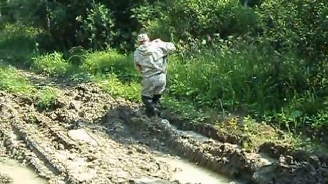 Поездка на р.Туй июль 2012 г. Serg452 проскакивает очередную засаду без лебедки чему несказанно рад смотреть онлайн