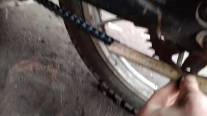 Как натянуть ровномерно цепь на мопеде Альфа. ЛЕГКО!