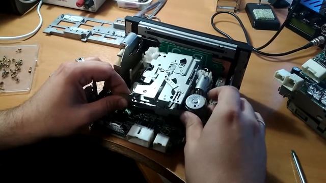 Полная разборка магнитолы Toyota 16019 смотреть онлайн