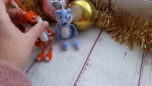 тигры крючком