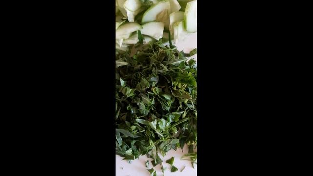 Легкий в приготовлении и очень вкусный салат "Нежный".Easy to prepare and very tasty salad "Gentle" смотреть онлайн