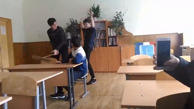 Реван жгет||РУКИ НА СТОЛ смотреть онлайн