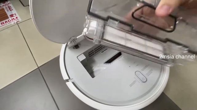 How to Clean Xiaomi Mi Robot Vacuum Dustbin Empty and On Off the mi vacuum robot смотреть онлайн
