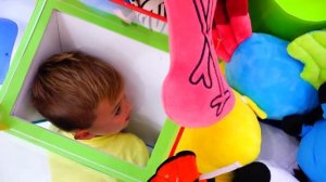 Влад и Никита играют с маленьким Крисом - Веселые истории для детей