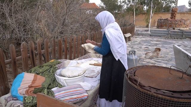 Grandma's delicious bread| Baking homemade bread in Iran. смотреть онлайн