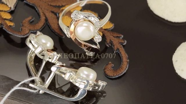 Комплект серебряный (925 проба) с золотыми вставками и жемчугом и фианитами смотреть онлайн