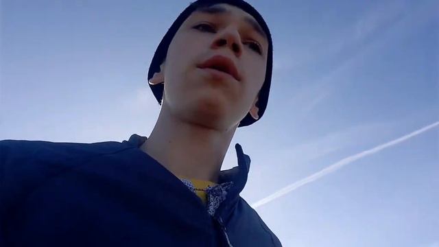 Гулял , по селу встретились с другом . а дальше у меня села камера !!! смотреть онлайн