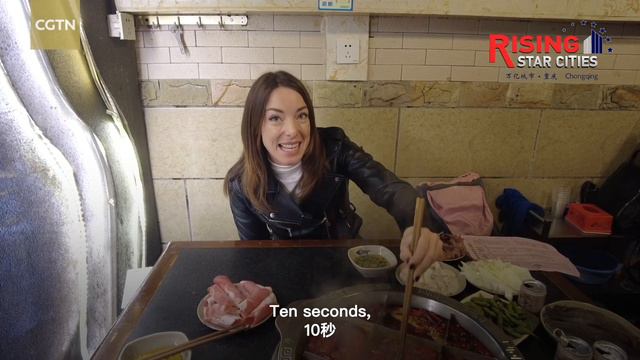 Going for hotpot and drinks in Chongqing's air-raid shelters смотреть онлайн