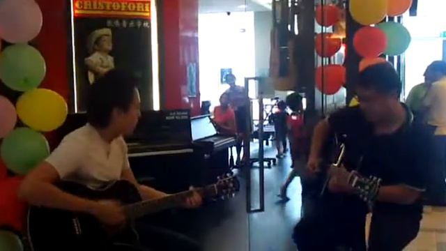 Shane & Alfred's Romantic Guitar Duet on Washburn Guitars at CRISTOFORI Music School смотреть онлайн