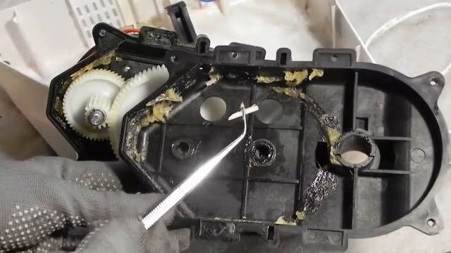 Ремонт мясорубки, редуктора, как поменять шестеренку в редукторе Delfa DM120. Delfa DM120 repair. смотреть онлайн