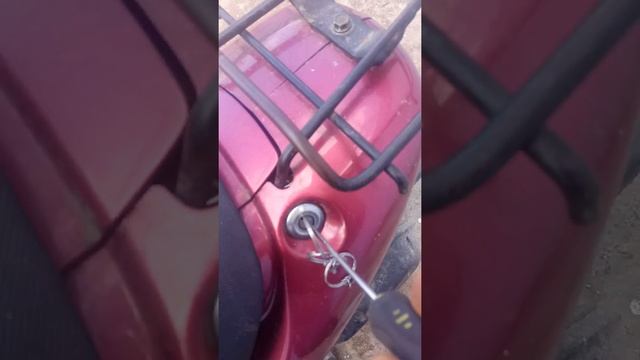 открыть багажник мопеда смотреть онлайн