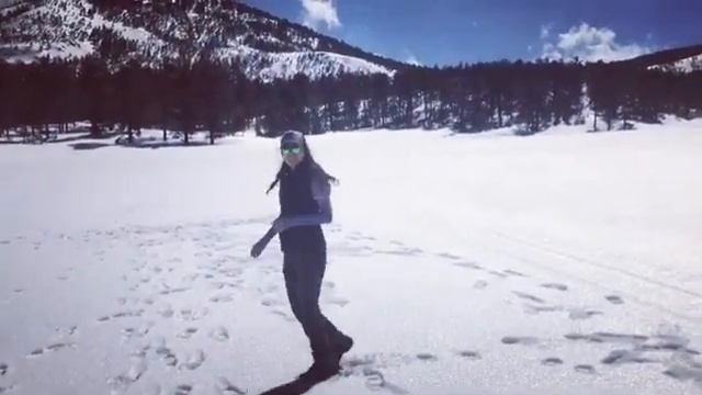 Озге Озпиринчджи и ее зимнее колесо! смотреть онлайн