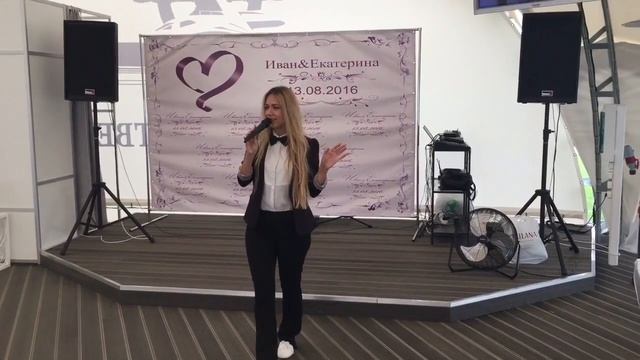 Поющая ведущая Мария смотреть онлайн