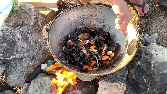 Готовим МИДИИ В КАЗАНЕ , КАЛЯН86 БОИТСЯ КРАБОВ смотреть онлайн