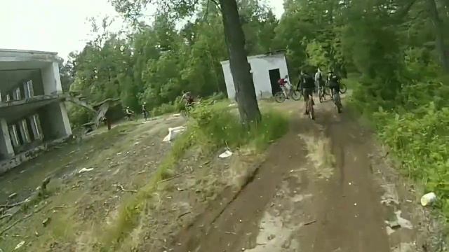 Проезд по бывшему пионерскому лагерю им. Зои Космодемьянской п.Стекольный. смотреть онлайн