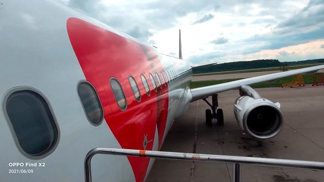 Посадка в Аэропорту Домодедово Москве. Посадка в самолёт Airbus A321 а/к Red Wings. смотреть онлайн