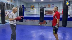 ОСНОВЫ БОКСА - РАБОТА НА ЛАПАХ