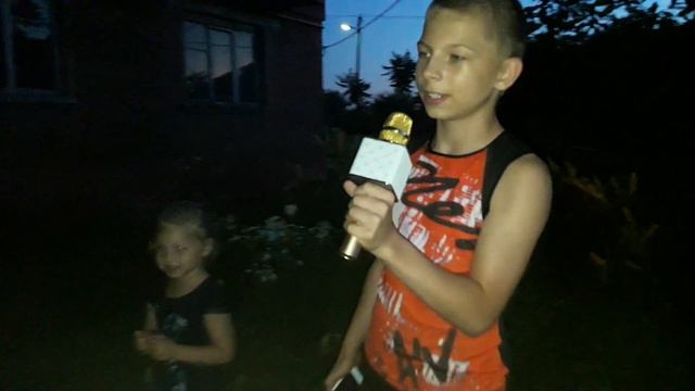 Мироненко Ярослав-Живи пока молодой.(С сестричкой Сонечкой. смотреть онлайн