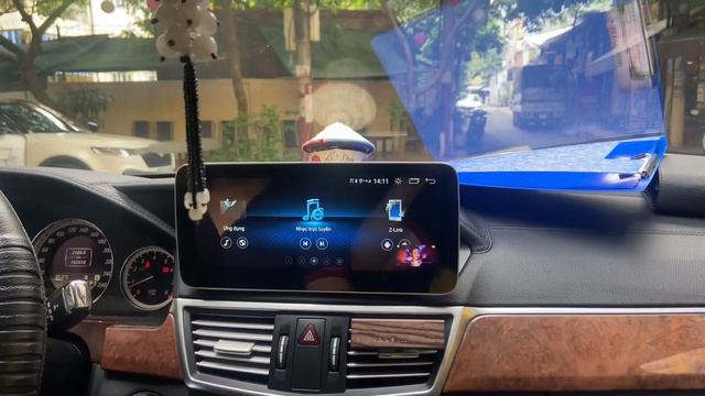 mercedes benz E 300 đời 2014 độ màn android liền camera 360 giữ đc tính năng gì của xe?.. смотреть онлайн