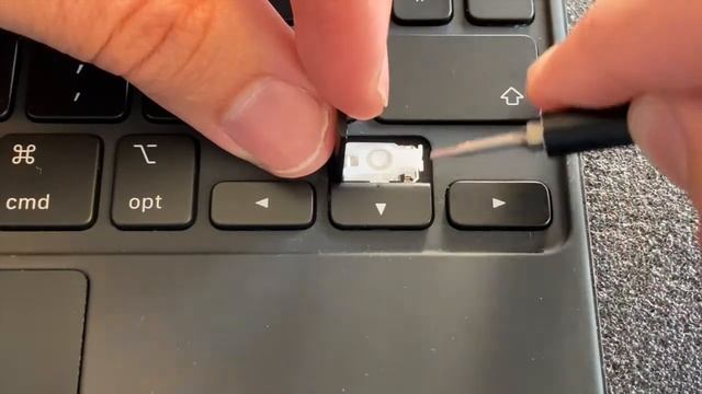 How to attach ARROW keys / keycaps on Apple Magic Keyboard for iPad Pro / Air A1998 A2261 A2480 смотреть онлайн