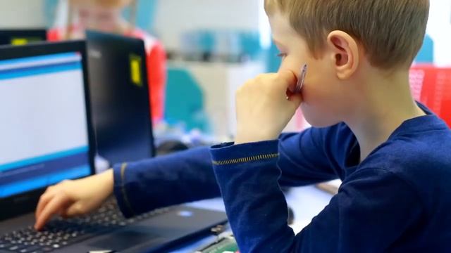 Дом Роботов, Школа для детей 4-12 лет смотреть онлайн