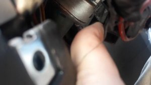 Деу нексия n150 не заводится. Не крутит стартер. Тухнут лампочки на приборке. Разгружаем замок.