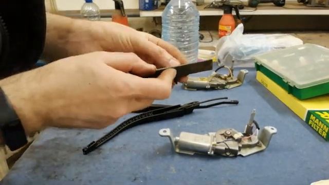 DAEWOO MATIZ Замена заднего поводка стеклоочистителя смотреть онлайн