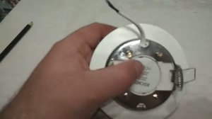 Как закрутить светодиодную лампу gx53  в светил