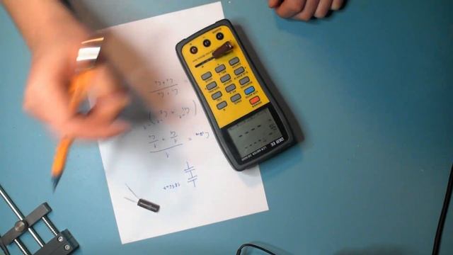 Про последовательное соединение конденсаторов смотреть онлайн